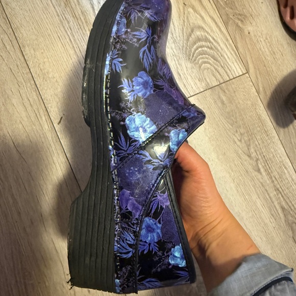 Floral Patterned Clogs - Picture 4 of 6